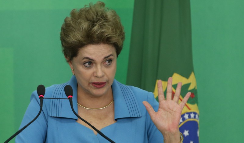Imagem Ilustrando a Notícia: Dilma diz estar indignada com votação na Câmara