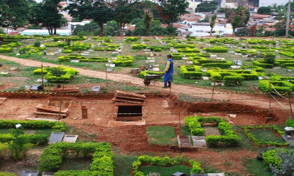 Imagem Ilustrando a Notícia: Reforma de cemitério cria impasse em Goiânia