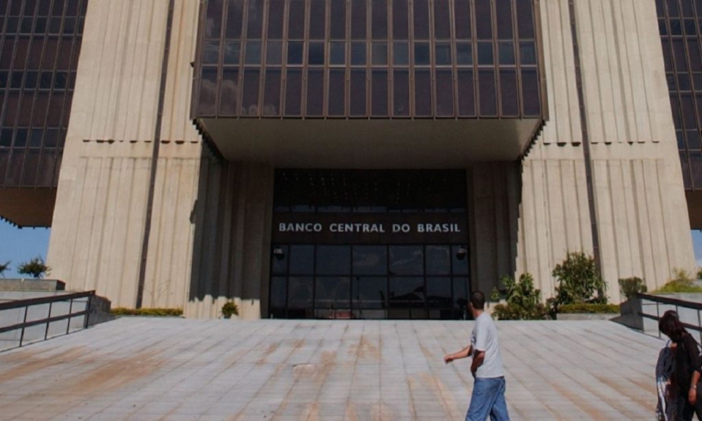 Imagem Ilustrando a Notícia: Banco Central anuncia que pode liberar até R$ 650 bilhões na economia