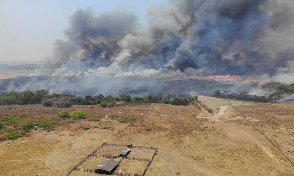 Imagem Ilustrando a Notícia: ICMBio afirma não ter usado retardante de fogo na APA de Pouso Alto