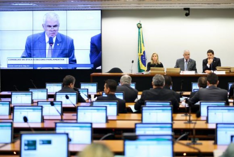 Imagem Ilustrando a Notícia: Conselho de Ética adia para quarta-feira decisão sobre Eduardo Cunha