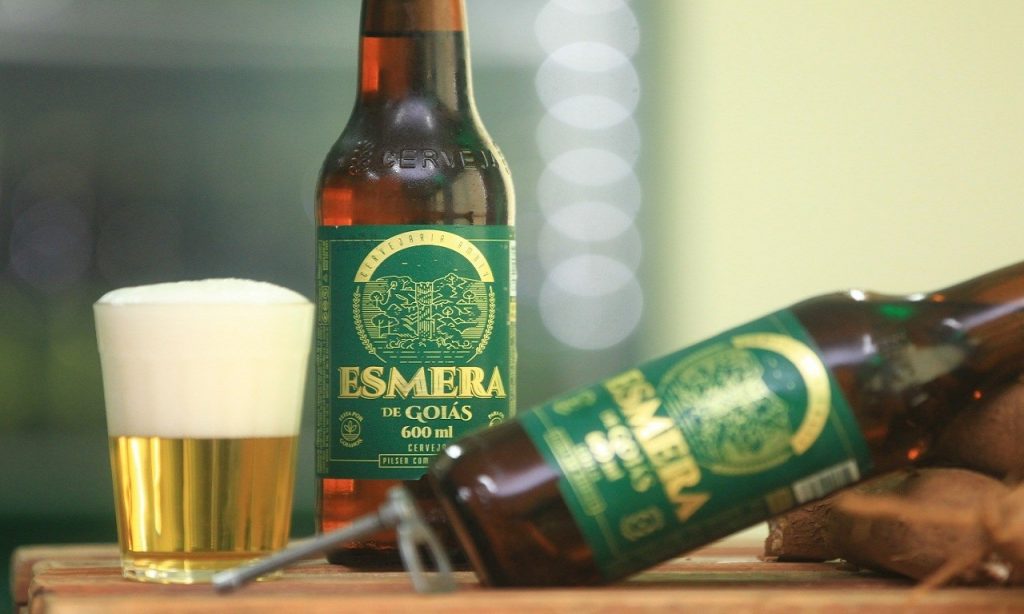 Imagem Ilustrando a Notícia: Cerveja de mandioca fabricada em Anápolis pela Ambev é lançada