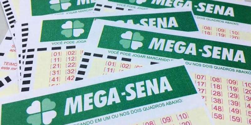Imagem Ilustrando a Notícia: Mega-Sena pode pagar prêmio de R$ 15 milhões neste sábado