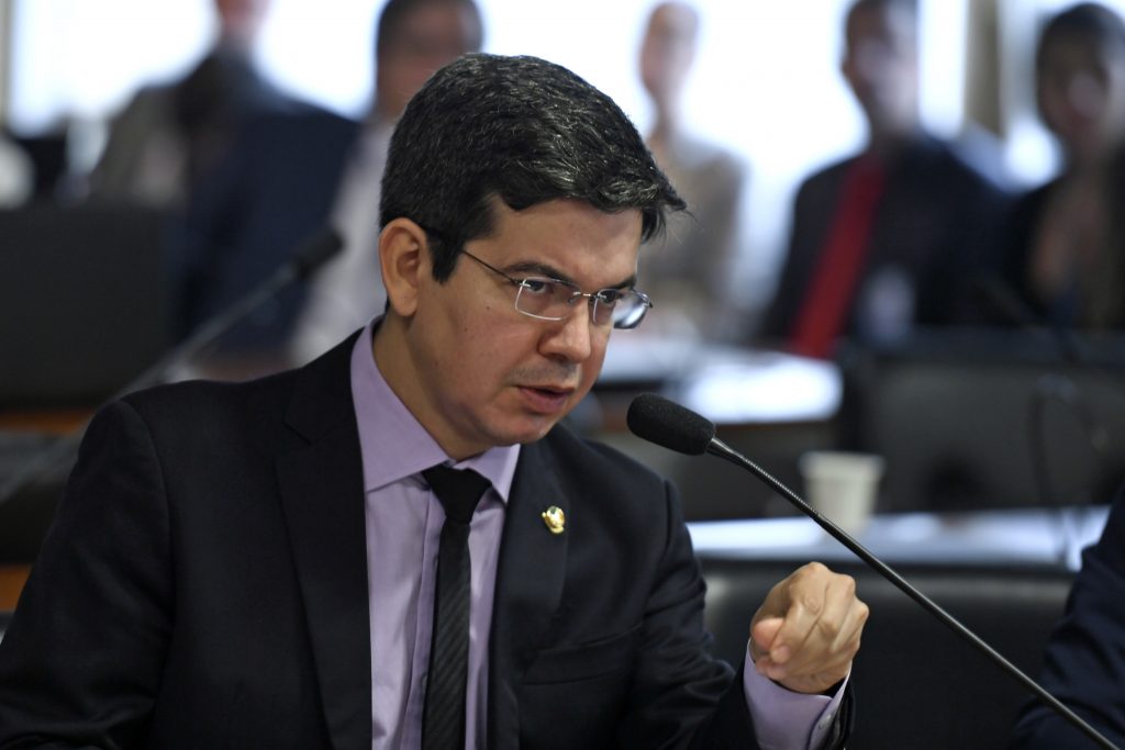Imagem Ilustrando a Notícia: Senado pode vetar dispensa de vistos para entrar no Brasil