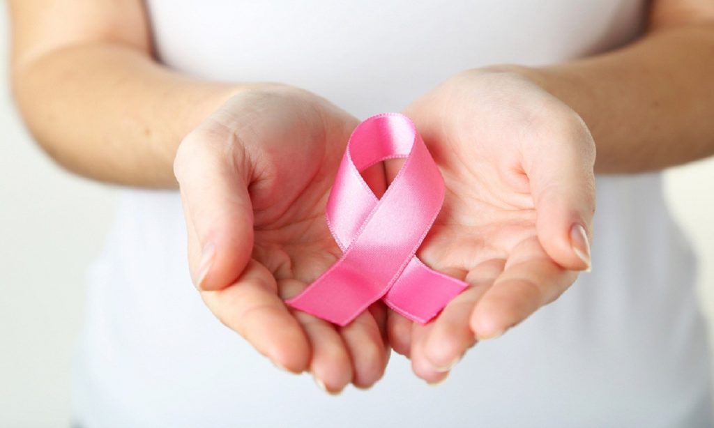 Imagem Ilustrando a Notícia: Mortalidade com câncer de mama é reduzido em 25% com exames de rotina e padrão alimentar