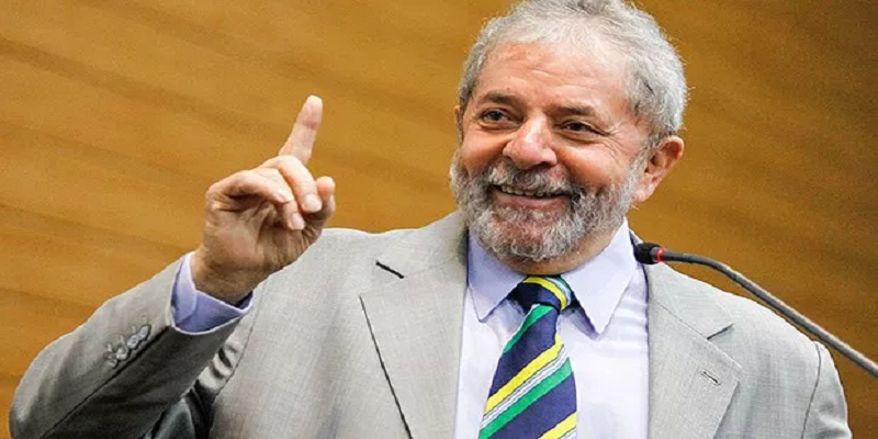 Imagem Ilustrando a Notícia: Da cadeia, Lula será comentarista esportivo durante o Mundial