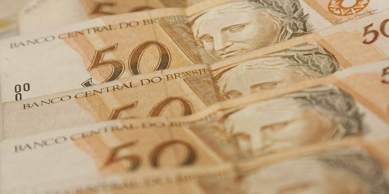 Imagem Ilustrando a Notícia: 14 estados brasileiros superam limite de gastos com pessoal