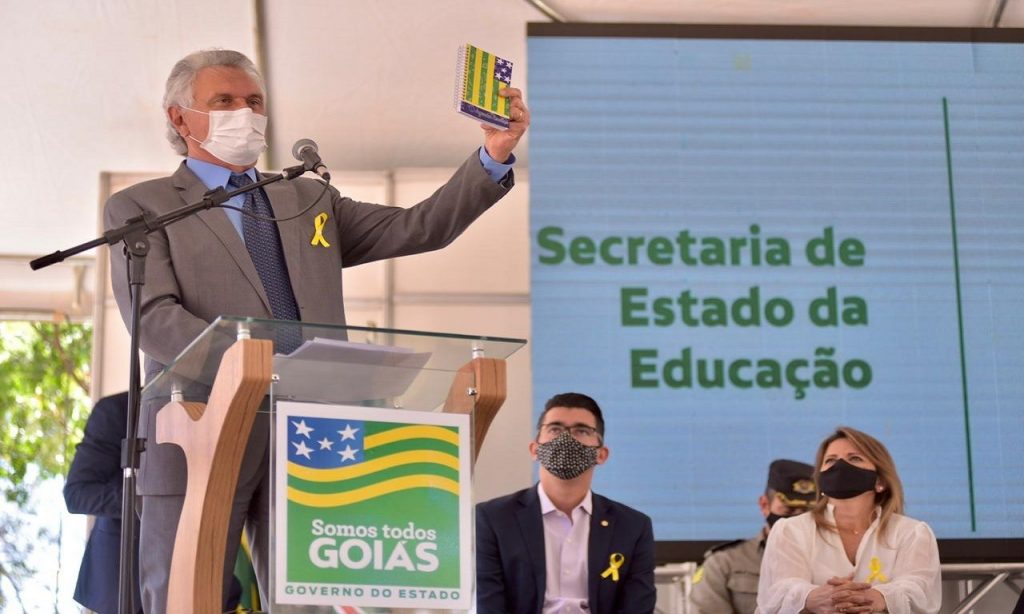 Imagem Ilustrando a Notícia: Governo de Goiás anuncia piso salarial para professores temporários