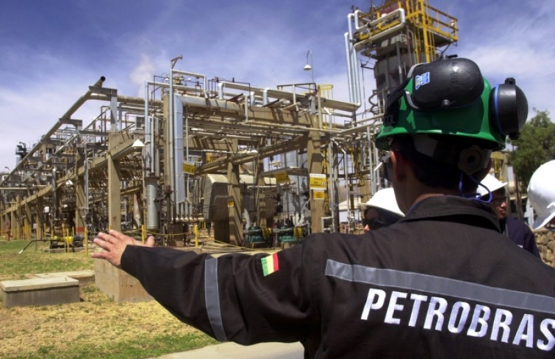 Imagem Ilustrando a Notícia: Petrobras fecha acordo que permite empreiteira voltar a participar de licitações