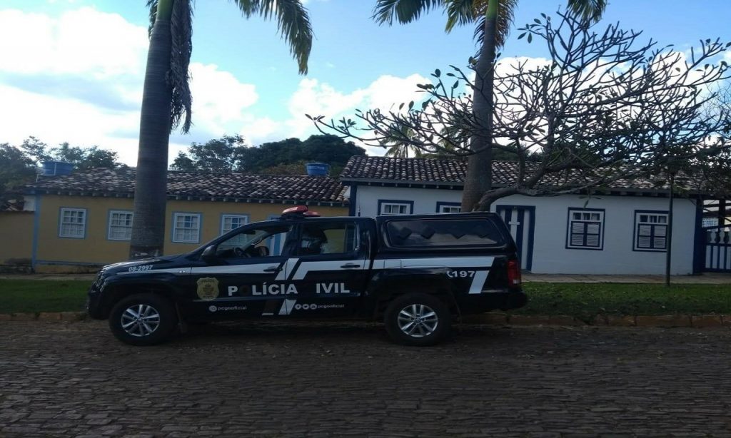 Imagem Ilustrando a Notícia: Polícia Civil prende 106 pessoas por fraudes no auxílio emergencial em Goiás
