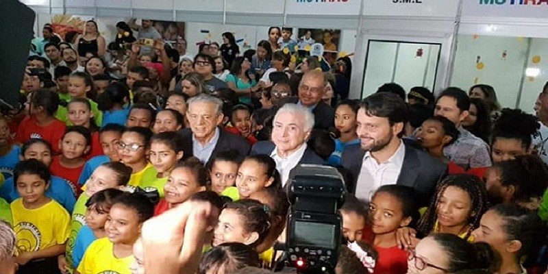 Imagem Ilustrando a Notícia: Michel Temer chega a Goiânia e prestigia Mutirão da Prefeitura