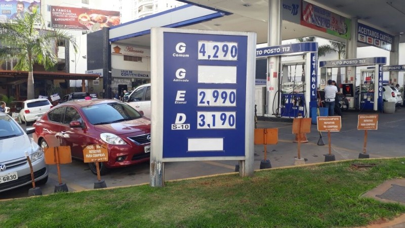 Imagem Ilustrando a Notícia: Preço da gasolina volta a subir e chega a R$ 4,29 nos postos de Goiânia