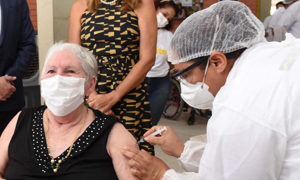 Imagem Ilustrando a Notícia: Goiânia começa a vacinar contra a Covid-19 idosos com 84 anos