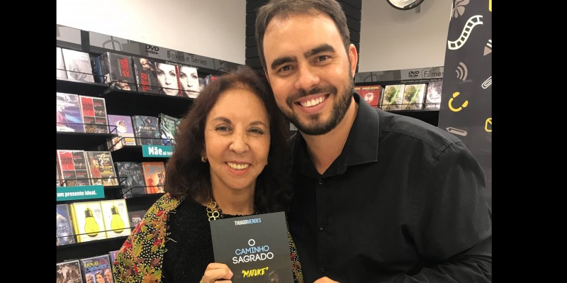 Imagem Ilustrando a Notícia: Thiago Mendes lança seu novo livro na Capital do país