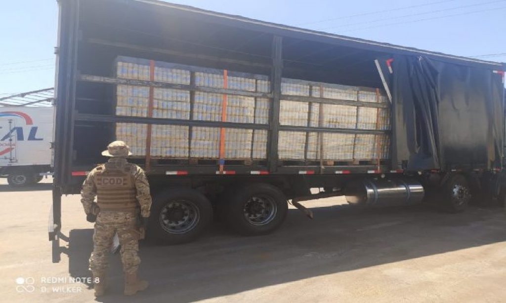 Imagem Ilustrando a Notícia: PM apreende caminhão carregado de cerveja sem documentação em Cristalina
