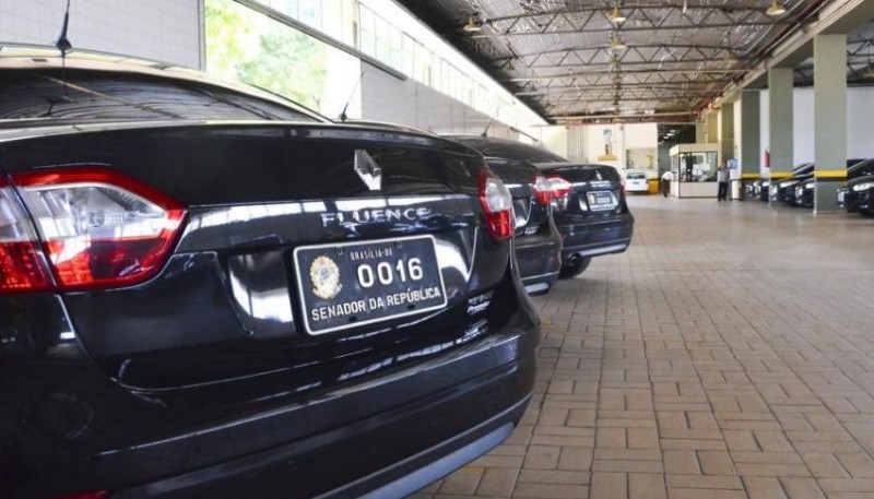 Imagem Ilustrando a Notícia: Governo apresenta decreto com novas regras para o uso de carros oficiais