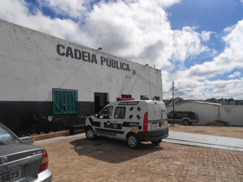 Imagem Ilustrando a Notícia: Cinco detentos que fugiram de Cristalina são recapturados pela PC