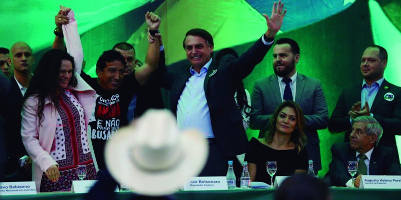 Imagem Ilustrando a Notícia: Bolsonaro tem 27% e Haddad 21% na Ibope