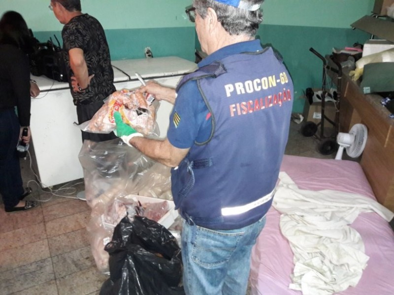 Imagem Ilustrando a Notícia: Procon Goiás apreendeu 21,93 toneladas de produtos impróprios para uso e consumo