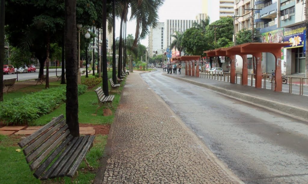 Imagem Ilustrando a Notícia: Trânsito na Av. Goiás muda durante construção da rede de águas pluviais