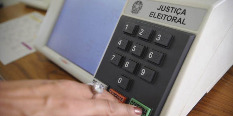 Imagem Ilustrando a Notícia: Brasileiros no exterior começam a votar no segundo turno