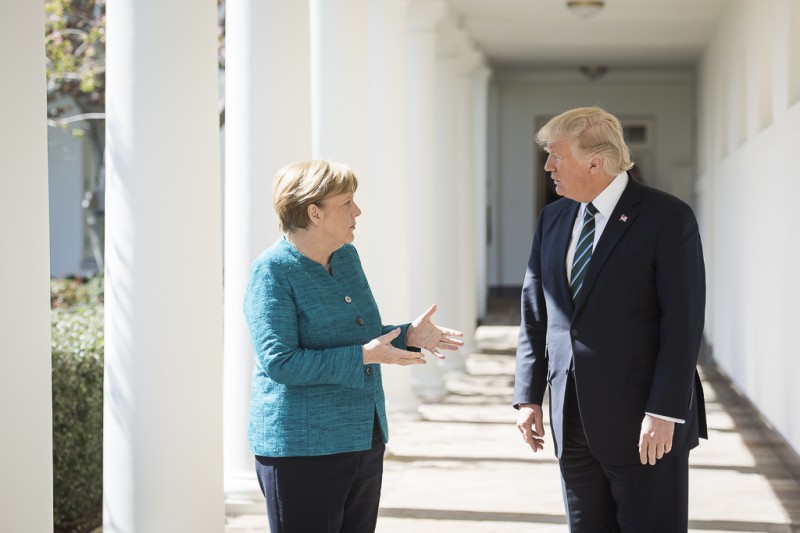 Imagem Ilustrando a Notícia: Após Cúpula do G7, Trump e Merkel trocam críticas