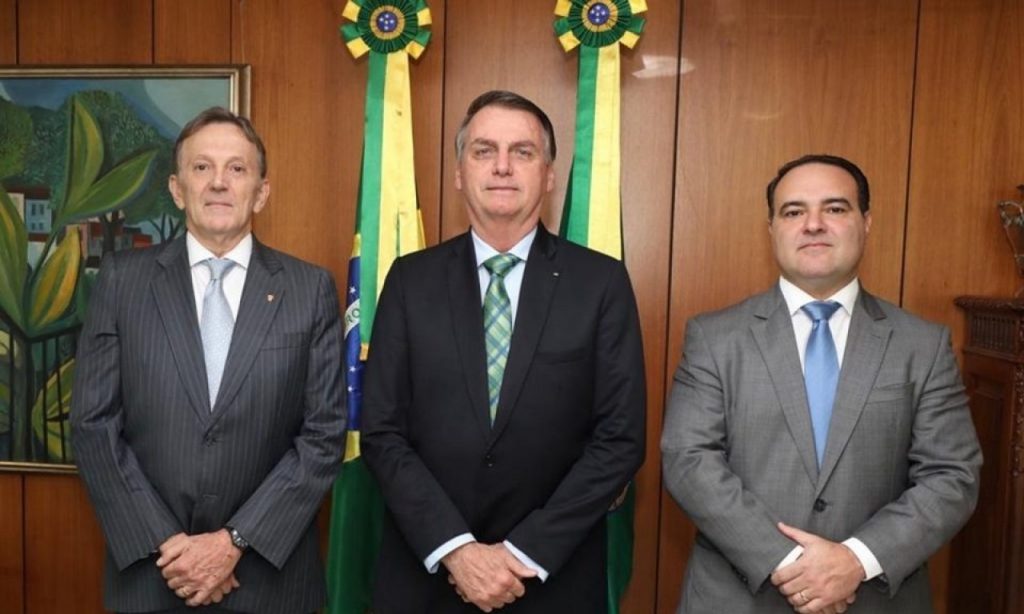 Imagem Ilustrando a Notícia: Bolsonaro anuncia PM da reserva para a Secretaria-Geral de Governo