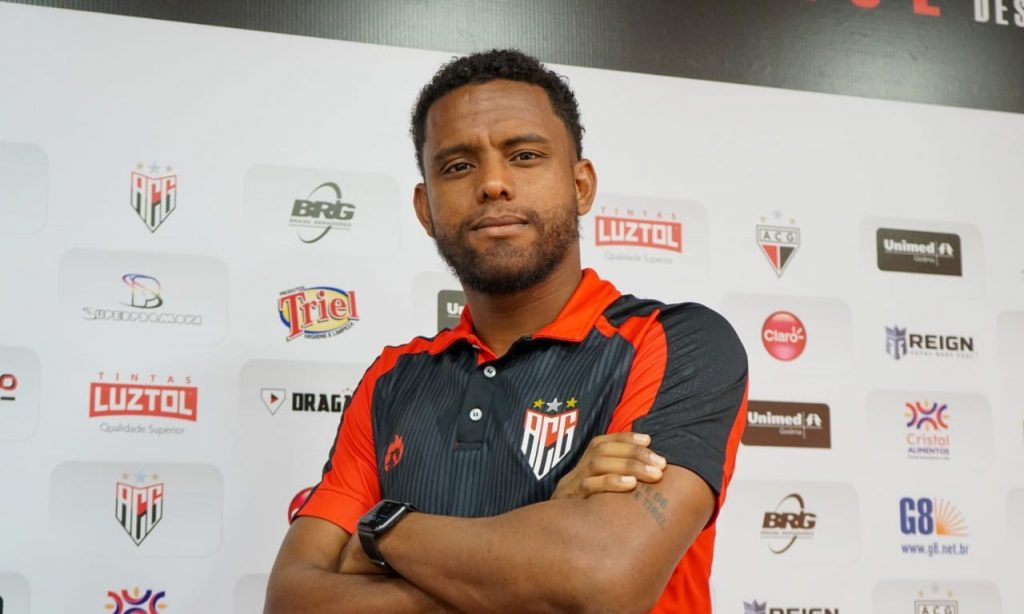 Imagem Ilustrando a Notícia: Treinando desde outubro, Rithely afirma estar preparado para estrear pelo Atlético-GO