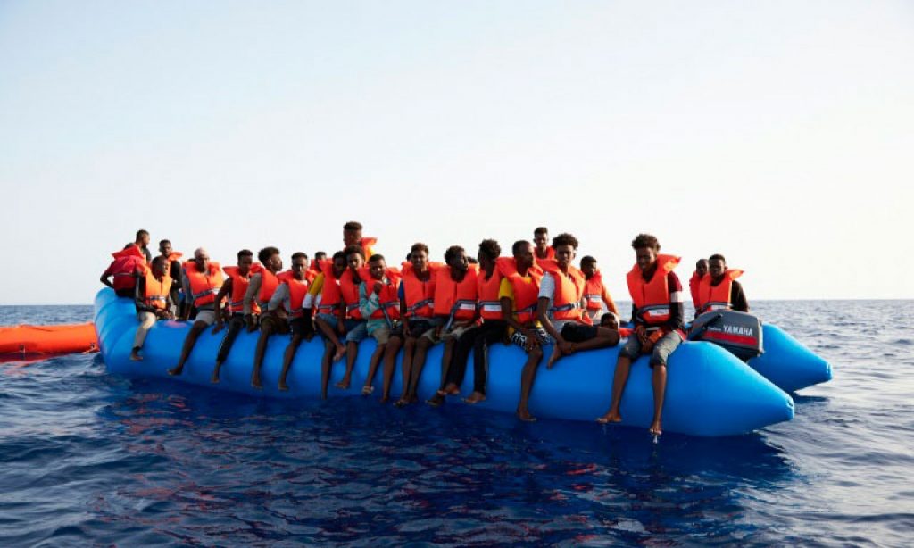 Imagem Ilustrando a Notícia: Mais de 100 migrantes desaparecem após naufrágio na Líbia