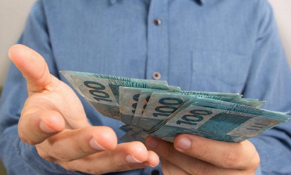 Imagem Ilustrando a Notícia: Salário mínimo será de R$ 1.067 em 2021, decide Governo Federal