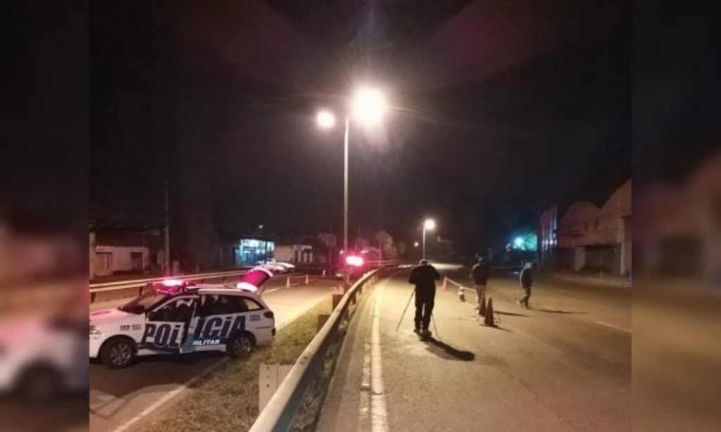 Imagem Ilustrando a Notícia: Motociclista morre após bater contra proteção de metal, em Goiânia
