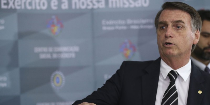 Imagem Ilustrando a Notícia: Bolsonaro passa mal, mas mantém agenda