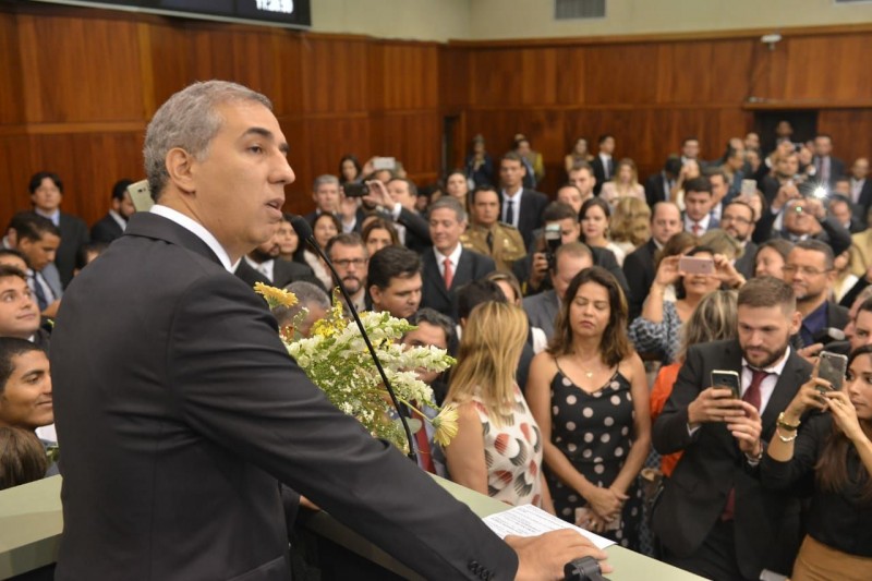Imagem Ilustrando a Notícia: Zé Eliton toma posse como governador de Goiás