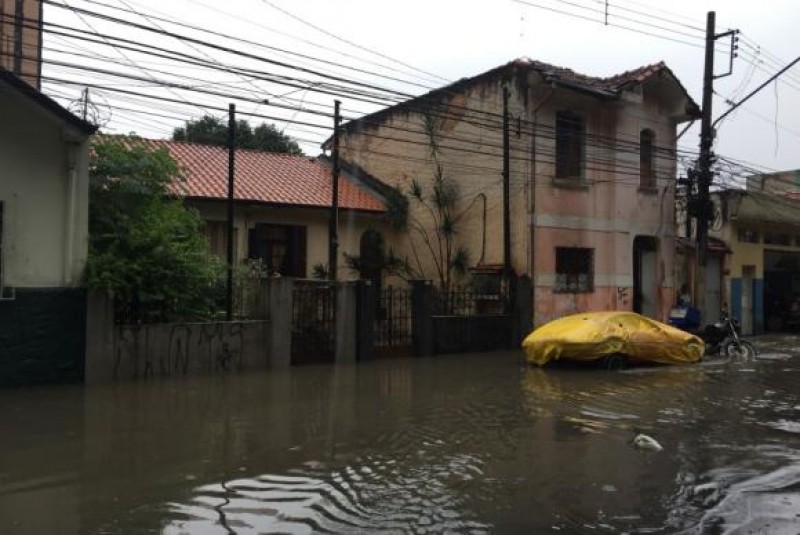 Imagem Ilustrando a Notícia: Sobe para 15 número de mortos em São Paulo por causa das chuvas