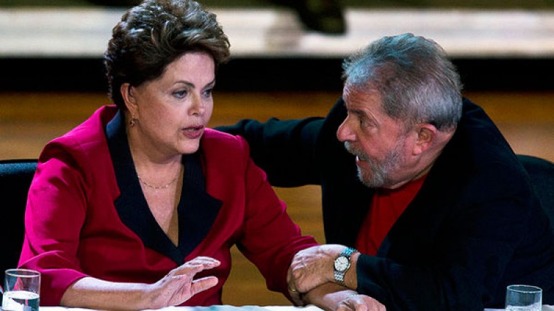 Imagem Ilustrando a Notícia: Dilma está reunida com Lula no Palácio da Alvorada