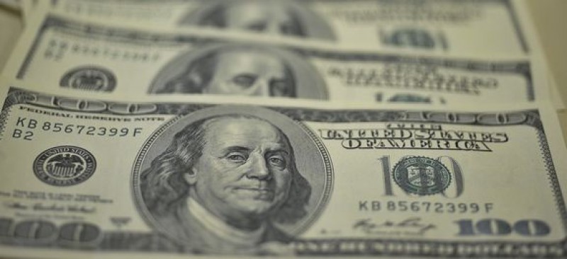Imagem Ilustrando a Notícia: Dólar fecha abaixo de R$ 3,40, no menor nível em 11 meses