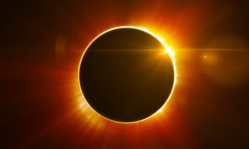 Imagem Ilustrando a Notícia: Milhares de pessoas assistiram na Indonésia ao eclipse total do sol