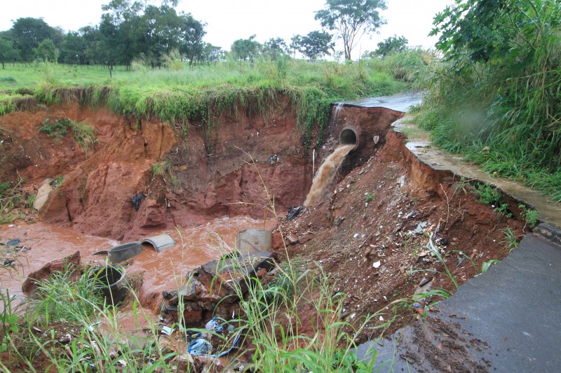 Imagem Ilustrando a Notícia: Erosão assusta moradores do Mont Serrat