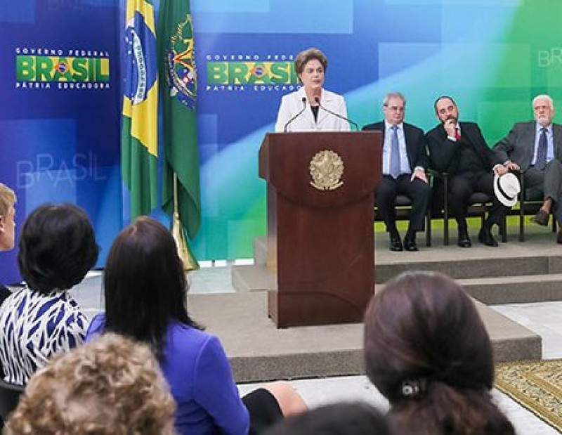 Imagem Ilustrando a Notícia: Dilma dá posse aos novos ministros da Justiça, da AGU e da CGU