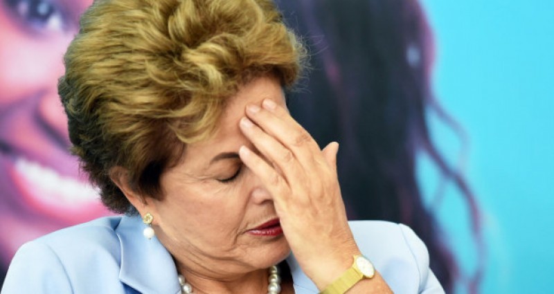 Imagem Ilustrando a Notícia: Dilma convoca ministros para analisar ação do PT que tem Lula como alvo