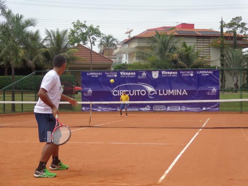 Imagem Ilustrando a Notícia: Jogos do fim de semana decidem torneio de tênis na capital