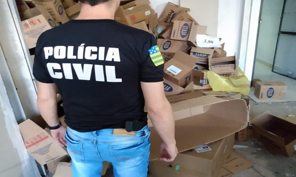 Imagem Ilustrando a Notícia: Polícia flagra estabelecimento vendendo máscaras cirúrgicas a R$ 50, em Goiânia