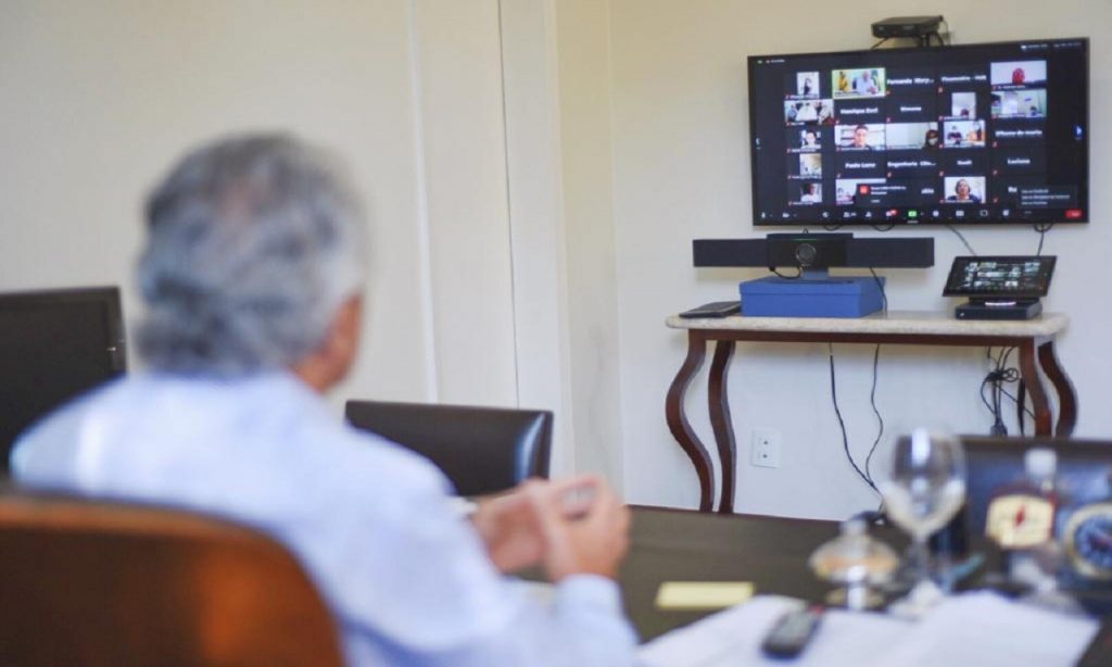 Imagem Ilustrando a Notícia: “Vamos vencer essa guerra”, diz Caiado em reunião virtual com profissionais da Saúde