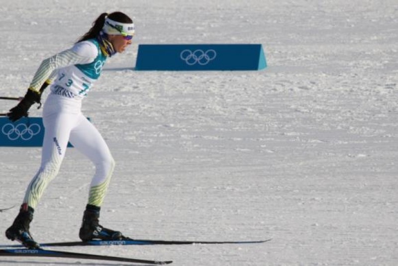Imagem Ilustrando a Notícia: Brasil estreia nos Jogos Olímpicos de Inverno com 74º lugar de Jaqueline Mourão