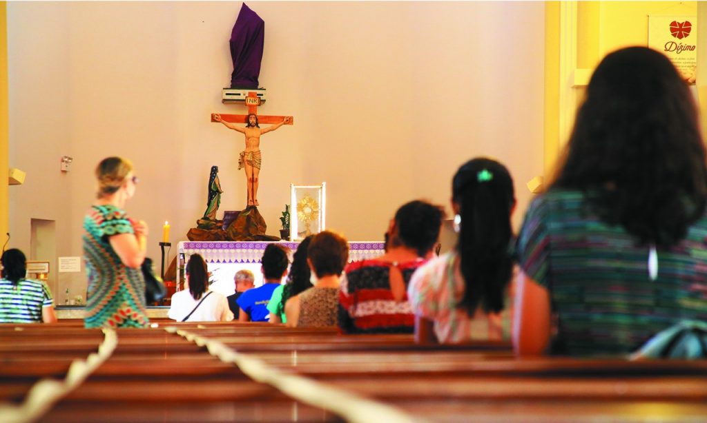 Imagem Ilustrando a Notícia: Liturgia da Semana Santa terá celebração virtual e presencial