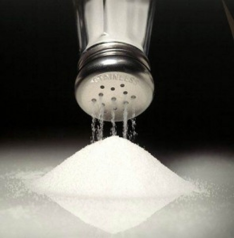 Imagem Ilustrando a Notícia: Acordo com indústria retira mais de 17 mil toneladas de sal dos alimentos