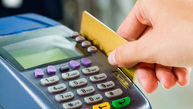 Imagem Ilustrando a Notícia: BC: taxa do rotativo do cartão de crédito cai para 218,3% ao ano