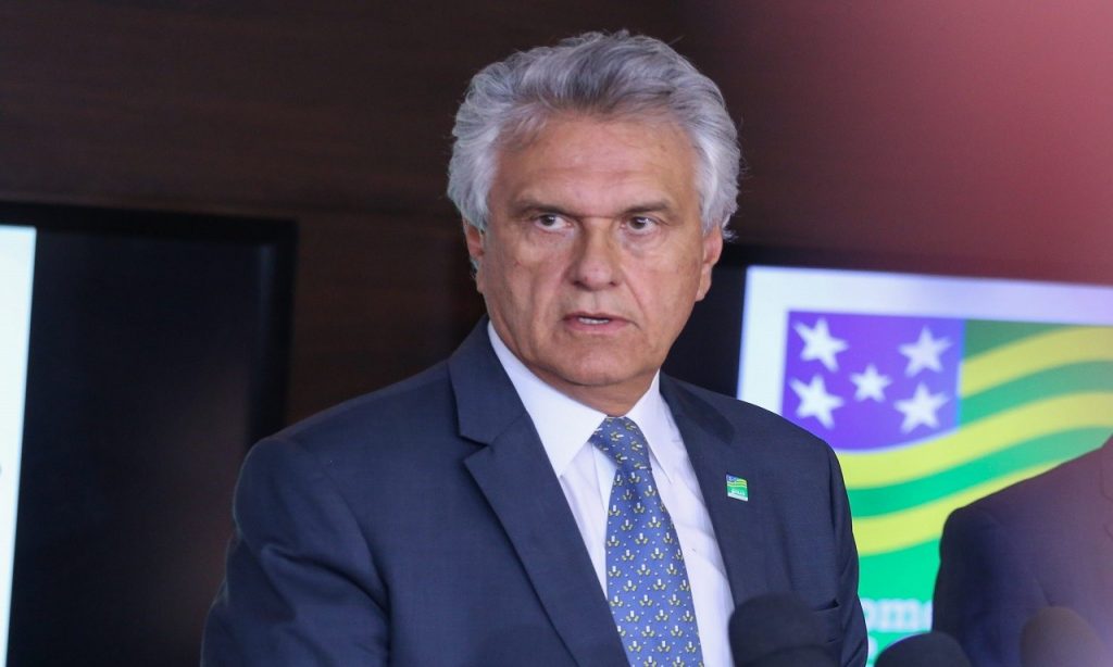 Imagem Ilustrando a Notícia: Caiado chama Sandro Mabel de “canalha e desumano” ao criticar decisão do governo sobre repatriados