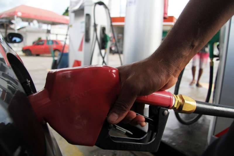 Imagem Ilustrando a Notícia: Polícia prende acusados de roubar combustível e vender mais barato