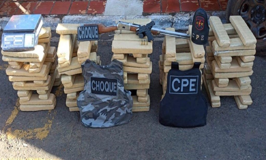 Imagem Ilustrando a Notícia: Quatro suspeitos são presos e mais de 150 kg de maconha são apreendidas, em Jataí